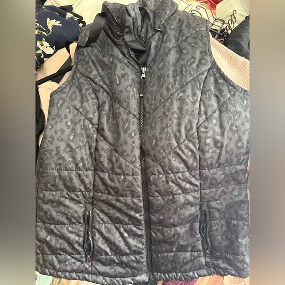 Maurice’s Black Leopardrd Vest - Picture 2 of 2